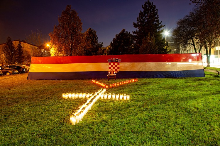 ['Dan sjećanja', 'lampioni u zagrebačkoj', 'Škabrnja', 'Vukovar']