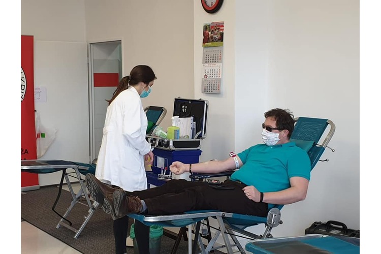 ['akcija dobrovoljnog darivanja krvi', 'Crveni križ', 'darivanje krv', 'krv']