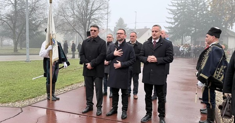 Velika Gorica slavi Dan Grada: Položeni vijenci kod spomenika "Golubica"