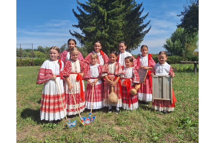 ['folklorni susreti', 'KUD Slavuj Bukevje']