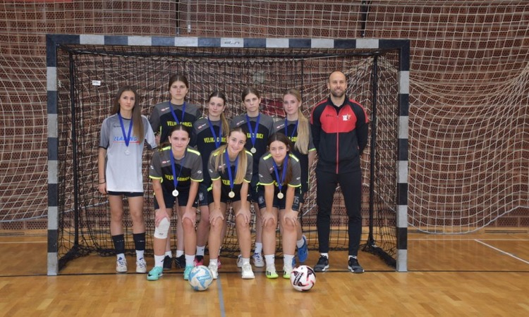 FOTO Djevojke iz Ekonomske škole pobjednice gradskog natjecanja srednjih škola u futsalu