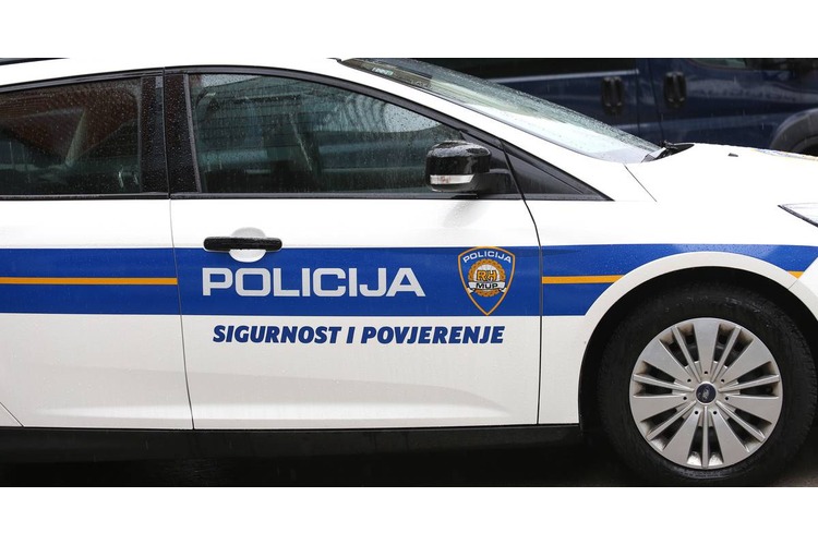 ['policija', 'pas', 'velika gorica']