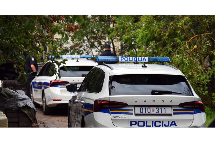 ['Kurilovec', 'Velika Gorica', 'eksplozivna naprava', 'policijska intervencija', 'amfetamin', 'PU zagrebačka', 'ozlijeđeni policajci', 'KBC Zagreb', 'kriminalističko istraživanje', 'obiteljska kuća']