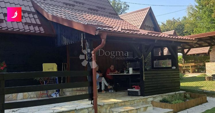 Top oglasi za nekretnine: Drvena kuća s velikom okućnicom u blizini Kupe