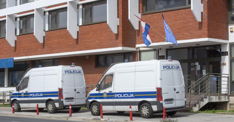Kaos u Velikoj Gorici: Članovi moto bande u kafiću pretukli i pokrali osmoricu, ima uhićenih