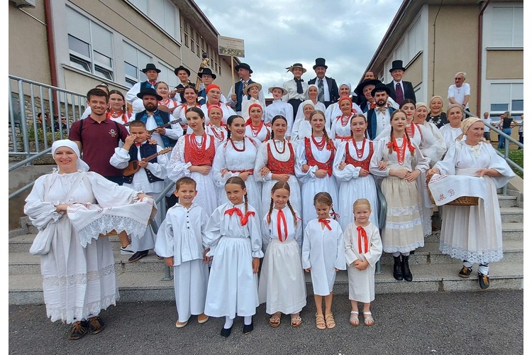 ['bozicni koncert', 'donja lomnica', 'društveni dom donja lomnica', 'FOLKLOR', 'koncert', 'kud nova zora']