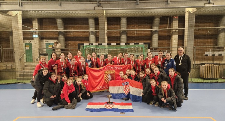 ['hrvatski rukomet', 'mlade rukometašice', 'rukomet', 'sportski uspjeh', 'Storhamar IL', 'udarnik', 'zlato']