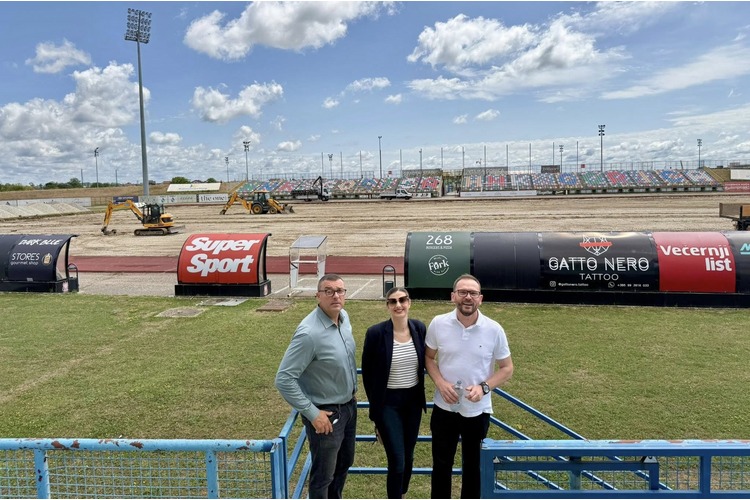 ['Gradski stadion', 'novi travnjak', 'obnova gradskog stadiona', 'Velika Gorica']