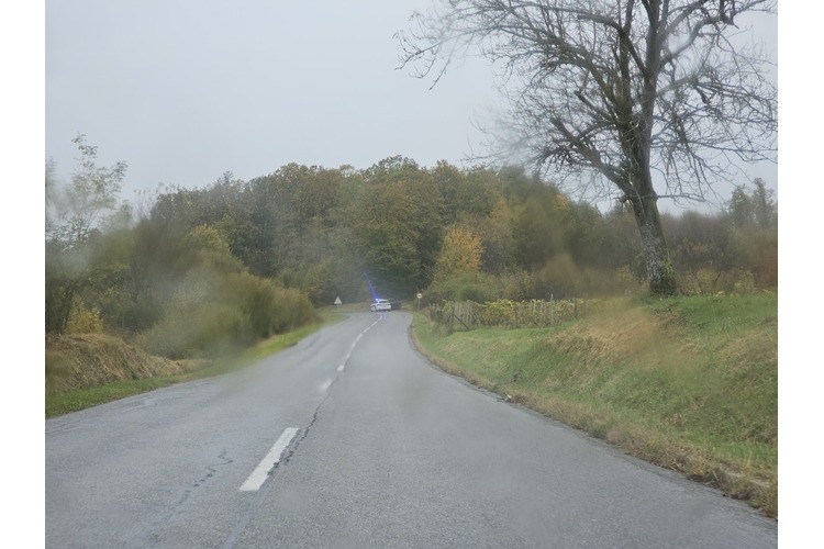 ['klizav kolnik', 'naftni derivati', 'Pokupsko', 'prometni oprez']