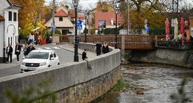 ['dugo selo', 'okolica zagreba', 'nekretnine', 'stanovanje', 'zagreb']