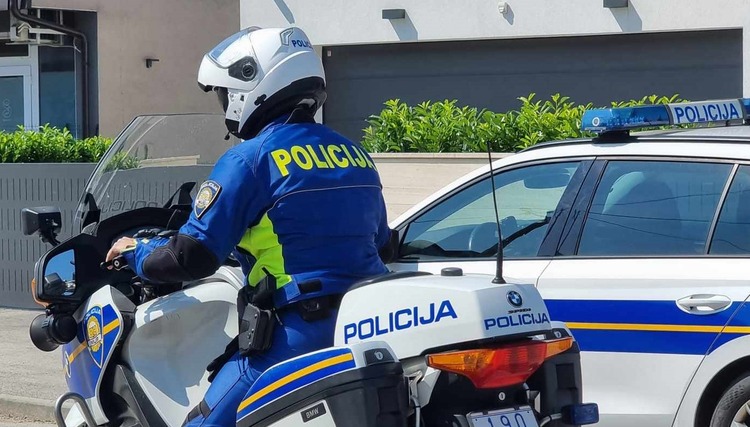 ['nadzor vozača', 'nadzor vozila', 'policijska kontrola', 'policijsko izvješće']