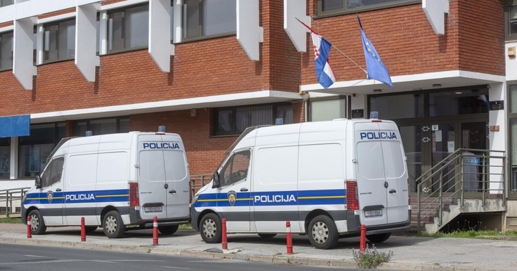 ['Velika Gorica', 'Županijski sud Velika Gorica', 'policijska uprava zagrebačka', 'potraga', 'bijeg osumnjičenika', 'sigurnosne mjere', 'kaznena djela', 'policijsko postupanje', 'Zatvor u Zagrebu', 'kornelija kallay blažeković', 'novosti']