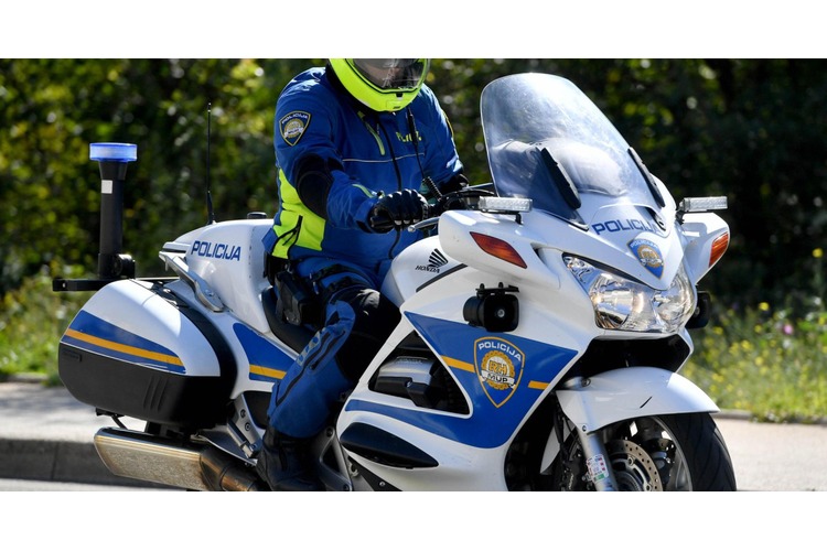 ['Velika Gorica', 'policijska uprava zagrebačka', 'prometni prekršaji', 'bez vozačke dozvole', 'neregistrirani motocikl', 'odbijanje testiranja', 'Sudska presuda', 'novčana kazna', 'uvjetna osuda', 'sigurnost prometa']