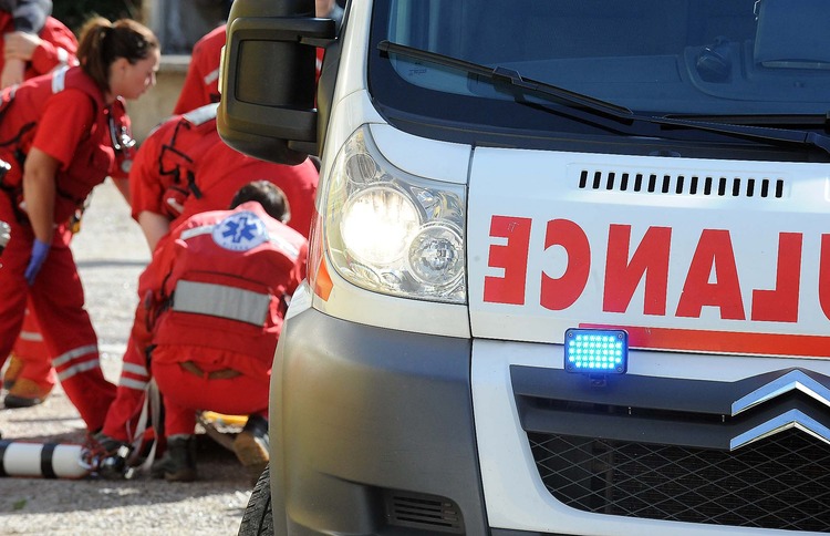 Beba s ozljedama opasnima po život primljena u bolnicu, priveden član obitelji