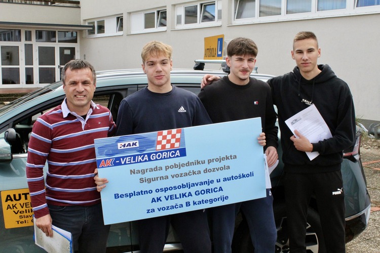 ['auto škola', 'edukacija', 'maturanti', 'mladi vozači', 'odgovorna vožnja', 'promet', 'sigurnost prometa']