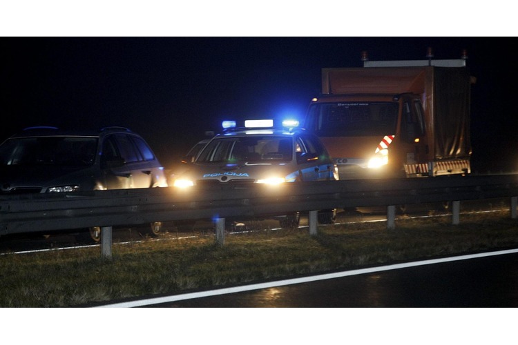 ['Velika Gorica', 'Policijska postaja Velika Gorica', 'zagrebačka policija', 'kaznena prijava', 'Prometna nesreća', 'prisila prema službeniku', 'bijeg od policije', 'pritvor', 'Ulica Ljudevita Posavskog', 'Ulica Antuna plemenitog Zdenčaja']
