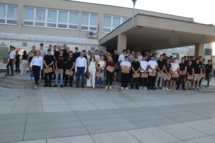 FOTO Održana svečana podjela svjedodžbi učenicima završnih razreda Srednje strukovne škole Velika Gorica