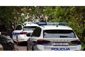 ['Kurilovec', 'Velika Gorica', 'eksplozivna naprava', 'policijska intervencija', 'amfetamin', 'PU zagrebačka', 'ozlijeđeni policajci', 'KBC Zagreb', 'kriminalističko istraživanje', 'obiteljska kuća']