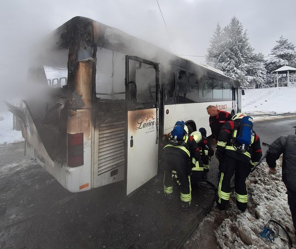 Izgorio školski autobus u Šiljakovini – Najprije se dimilo iz motora pa se  zapalio - Velika Gorica Online