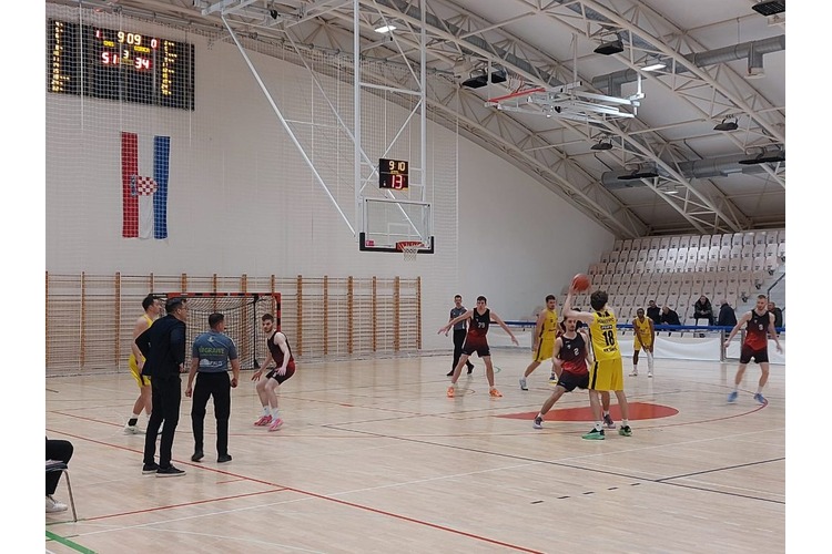 ['Poraz u Omišu', 'Prva liga', 'Seniori']