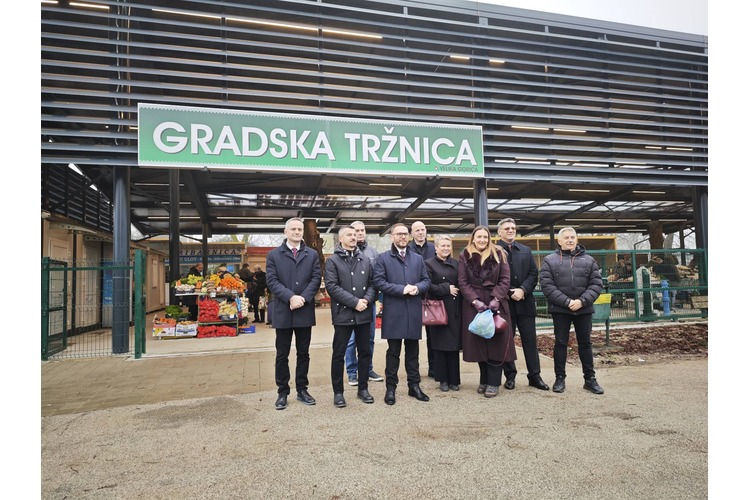 ['gradska tržnica', 'gradski projekti', 'javni WC', 'Jurica Mihalj', 'krešimir ačkar', 'Krunoslav Češković', 'nova nadstrešnica', 'VG Komunalac']