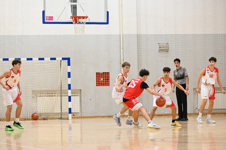 ['Juniori', 'Kadeti', 'KSZ']