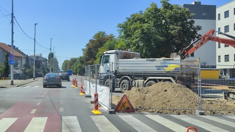 ['autobus', 'obnova', 'podbrežnica', 'privremena regulacija', 'privremena regulacija prometa', 'radovi', 'stajalište', 'stanica', 'Zagrebačka ulica', 'ZET']