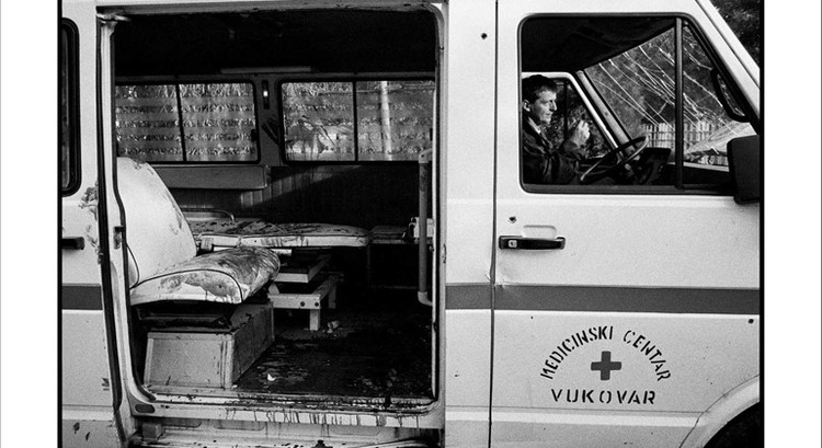 ['Dan sjećanja na žrtve Domovinskog rata', 'Dan sjećanja na žrtve Vukovara i Škabrnje', 'fotograf Zoran Filipović', 'izložba 1991.']