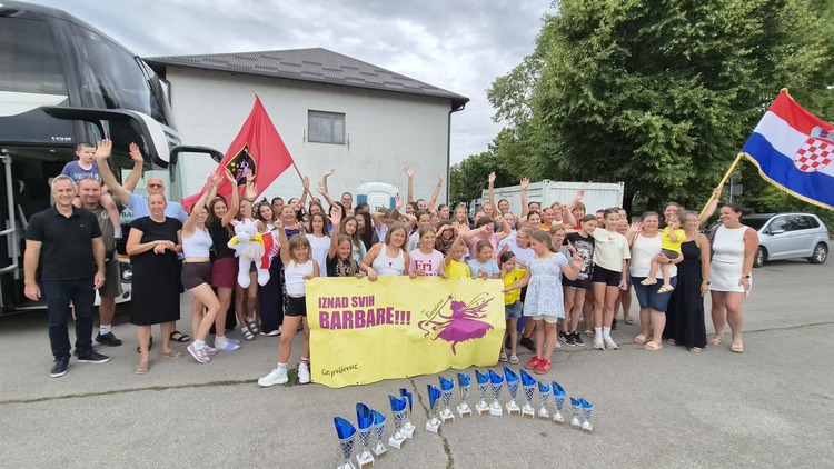 FOTO Održan svečani doček za mažoretkinje Plesnog kluba Barbara
