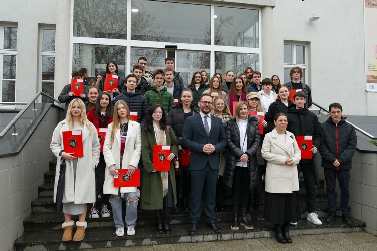 ['dodjela stipendija', 'srednjoškolci velike gorice', 'studenti velike gorice', 'svečana dodjela priznanja']