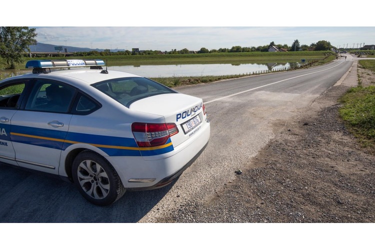 ['Kušanec', 'Velika Gorica', 'Novosti', 'razbojništvo', 'krađa auta', 'pokraden par', 'policija', 'lake tjelesne ozljede', 'Opel Astra']