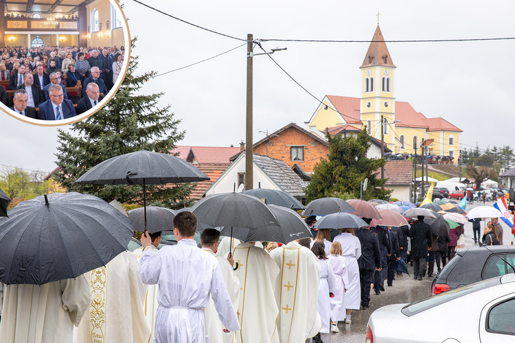 ['crkva Kravarsko', 'crkva Uzvišenja svetog Križa Kravarsko', 'Kravarsko']