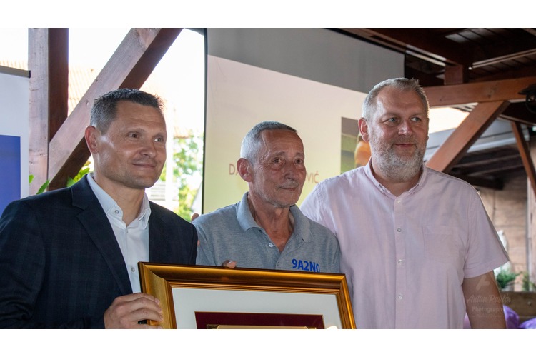 ['radio klub', '9a1cvg', '9a1cfr', 'velika gorica', 'klub', 'vijesti', 'davorin ištvanović', 'nagrada za životno dijelo', 'ztkzž', 'radio klub', '9a1cvg', '9a1cfr', 'velika gorica', 'klub', 'vijesti', 'davorin ištvanović', 'nagrada za životno dijelo', 'ztkzž', 'Klub', 'Vijesti', 'Davorin Ištvanović', 'nagrada za životno dijelo', 'ZTKZŽ']
