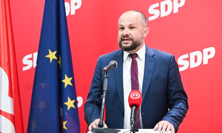 ['hrvatska', 'Siniša Hajdaš Dončić', 'sdp']