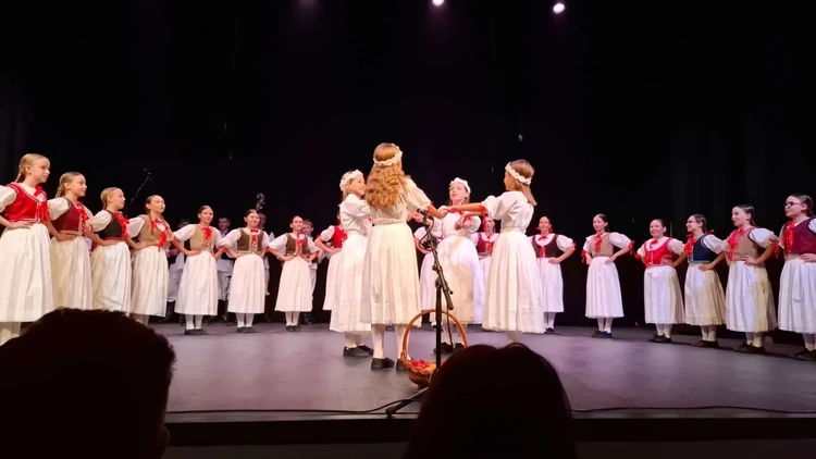 ['državna smotra folklora', 'kud dučec', 'mraclin']