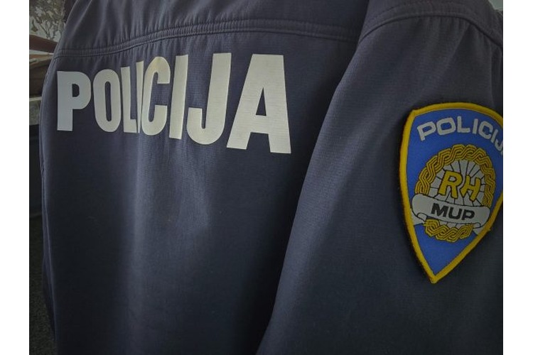 ['lažno predstavljanje', 'policija', 'Policijska postaja Velika Gorica', 'policijska uprava zagrebačka', 'prijevara']