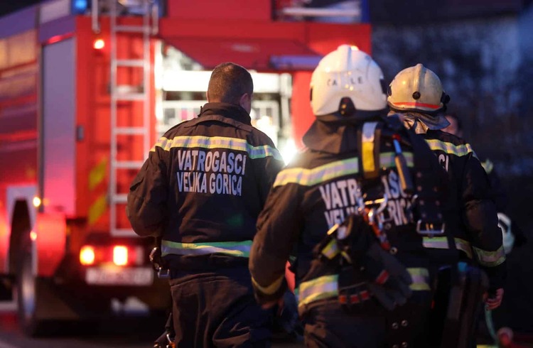 U Velikoj Gorici gorjelo krovište kuće, policija utvrđuje sve okolnosti požara
