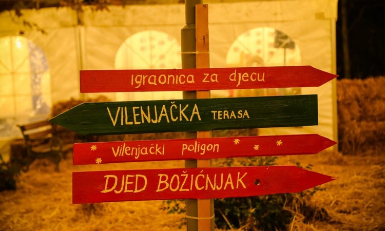 ['Badnjak', 'Božić', 'božićno selo', 'predstave', 'vilenjačke radionice']