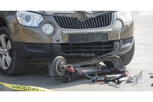 ['liječnici', 'promet', 'policija', 'električni romobil', 'romobil', 'prometna nesreća']
