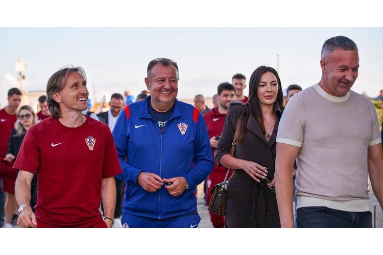 ['hns kamp', 'hrvatska nogometna reprezentacija', 'hrvatski nogometni savez']