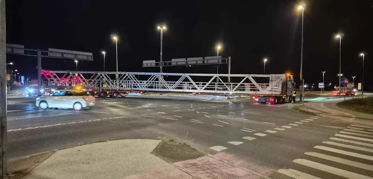FOTO Kamion zapeo u križanju kod Petrola, stvorila se velika kolona