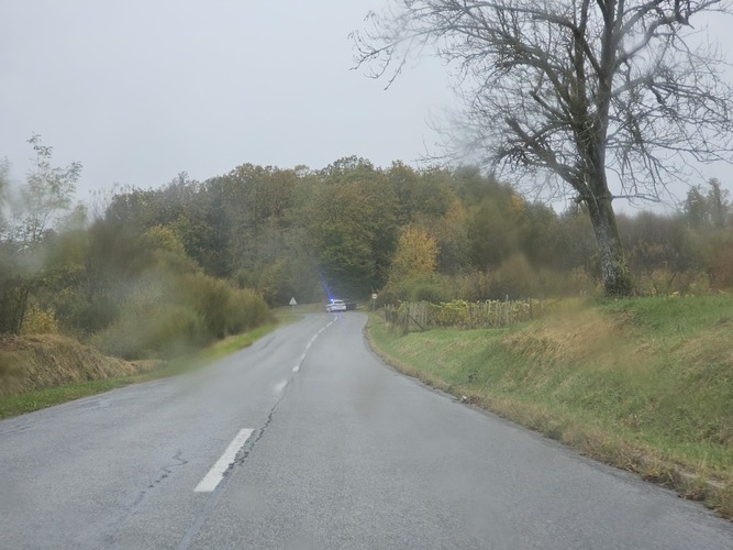 ['klizav kolnik', 'naftni derivati', 'Pokupsko', 'prometni oprez']