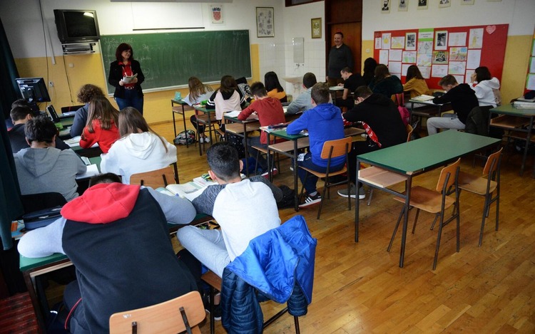 Zadnji dan za 140 eura pomoći srednjoškolcima: Zahtjev se još danas može poslati i e-mailom
