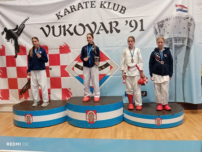 KARATE KLUB VELIKA GORICA Iz Vukovara i Male Subotice s 14 medalje