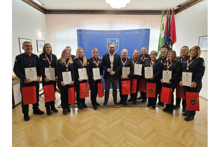 ['dobrovoljno vatrogasno društvo', 'državne prvakinje', 'dvd ribnica', 'gradska uprava', 'krešimir ačkar', 'prijam', 'turopolje', 'vatrogaskinje', 'vatrogasna olimpijada', 'viceprvakinje']