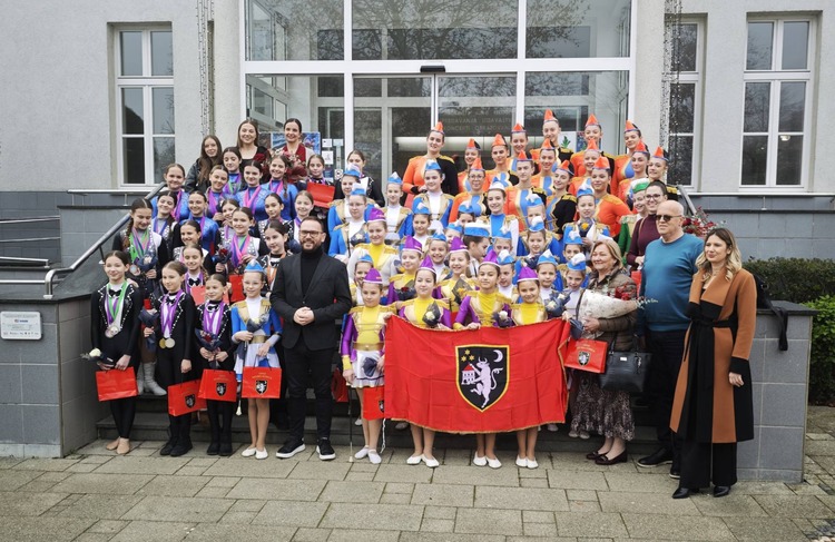 ['društveni dom', 'gradska potpora', 'mažoretkinje', 'plesni klub barbara', 'velika mlaka', 'VG30']