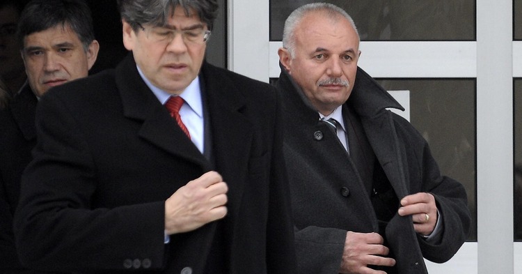 ['Elektrocentar Petek', 'Trgovački sud u Zagrebu', 'financijska agencija FINA', 'Vinko Grgić', 'Krešo Petek', 'Miroslav Petek', 'afera Janaf', 'predstečaj', 'Nova Gradiška', 'Velika Gorica']