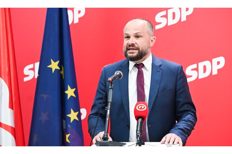 ['hrvatska', 'Siniša Hajdaš Dončić', 'sdp']