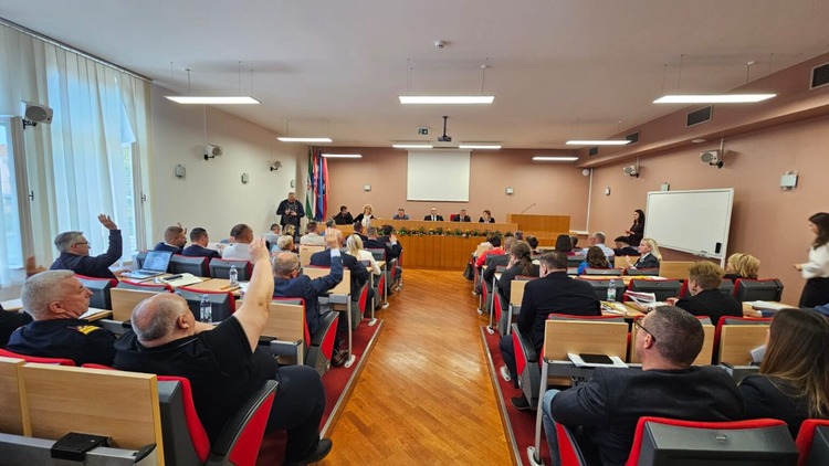 ['aglomeracija', 'Centar za starije osobe', 'civilna zaštita', 'Gospodarska zona Kušanec-Istok', 'gospodarski razvoj', 'Gradsko vijeće Velike Gorice', 'komunalna naknada', 'krešimir ačkar', 'lokalna samouprava', 'neven karas', 'proračun', 'razvoj grada', 'sjednica gradskog vijeća', 'škola u Kurilovcu', 'suradnja s Osijekom', 'Velika Gorica', 'vg čistoća', 'vg vodoopskrba', 'vrtići']