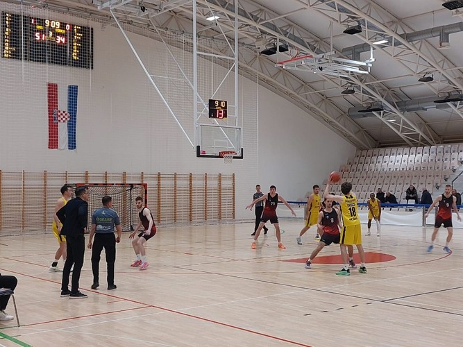 ['Poraz u Omišu', 'Prva liga', 'Seniori']